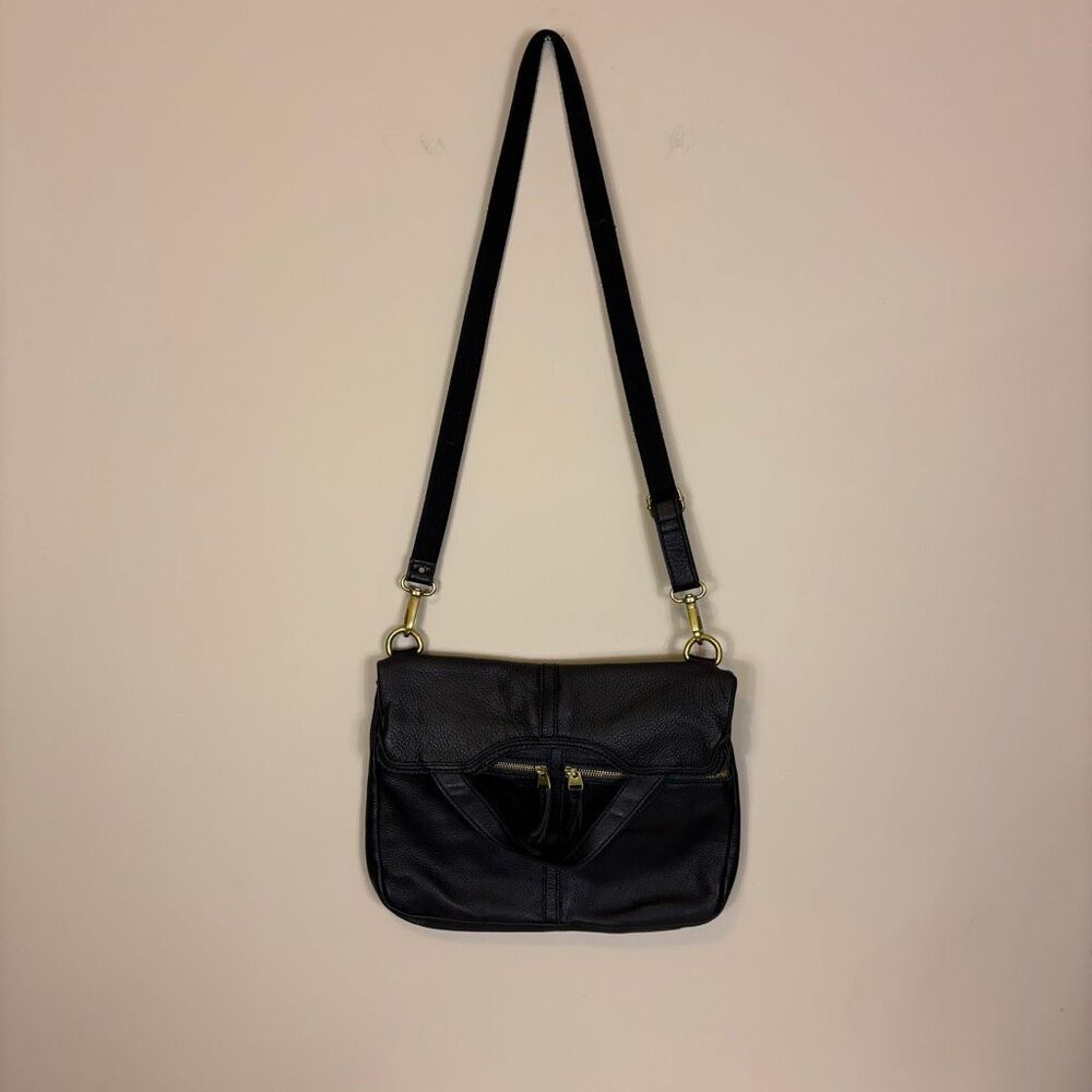 Fossil Black Leather Flap Over Medium Sized Crossbody‎ Purse